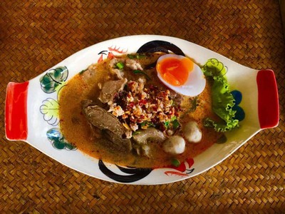 ก๋วนเตี๋ยวต้มยำน้ำข้น+ไข่ยางมะตูม