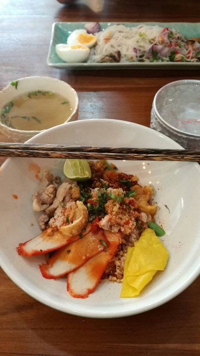 ก๋วยเตี๋ยวแห้งยำสุโขทัย