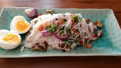 ยำปลาทูขนมจีน