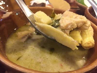 แกงเขียวหวานไก่ยอดมะพร้าว