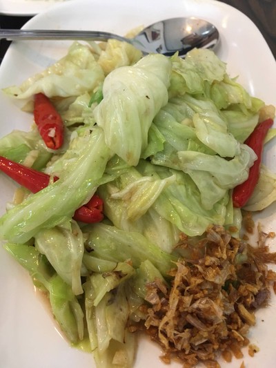 กะหล่ำปลีทอดน้ำปลา