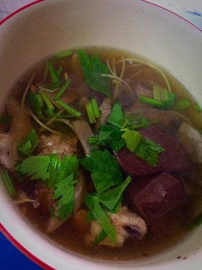 ต้มเลือดหมู ยอดอ่อนทานตะวัน