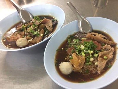 ก๋วยเตี๋ยวเนื้อตุ๋น