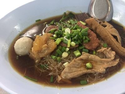 ก๋วยเตี๋ยวเนื้อตุ๋น