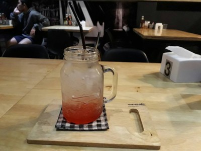 สตอเบอรี่โซดา