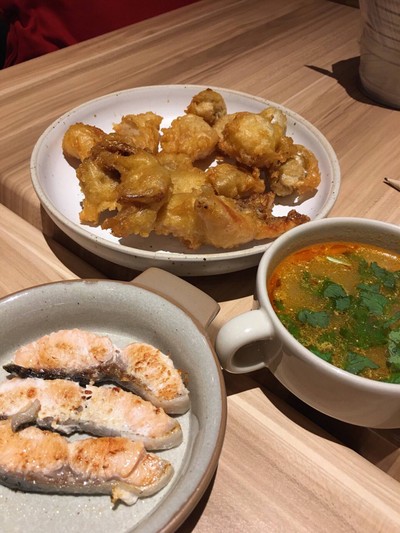 ต้มยำน้ำข้น ปลาแซลมอนย่าง ทะเลชุปแป้งทอด