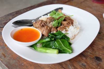 ก๋วยเตี๋ยวไร้เทียมทาน (RAI THIAM THAN NOODLE) ก๋วยเตี๋ยวไร้เทียมทาน (RAI THIAM THAN NOODLE)