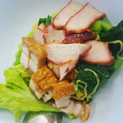 เมนูของร้าน ข้าวหมูแดงคุณอี๊ด