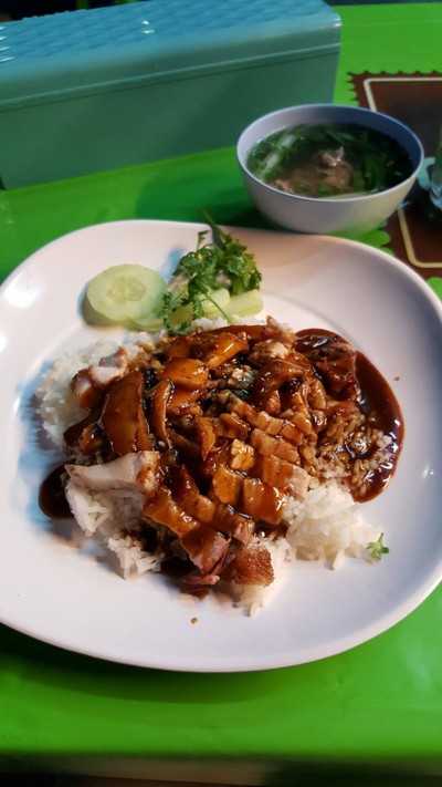 ข้าวหมูแดงหมูกรอบ (ธรรมดา)