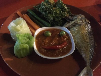 น้ำพริกกะปิ ผักต้ม ปลาทู