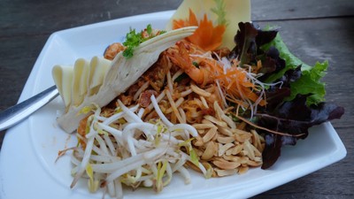 ผัดไทกุ้งสด