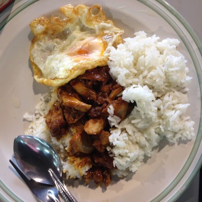 ข้าวไก่ผัดพริกเผา