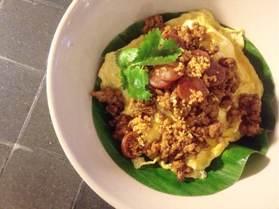 ข้าวไข่นุ่มกะเพราหมูสับกุนเชียง