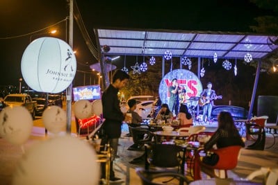 Yes Sky Moon Bar&bistro