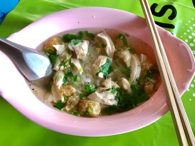 เส้นเล็กน้ำลูกชิ้นปลา