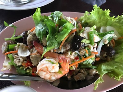 ยำเห็ดสามอย่าง