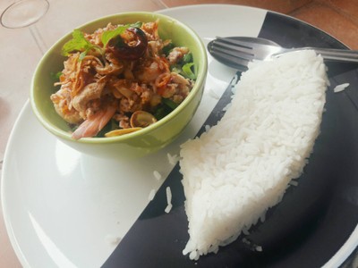 ข้าวราดยำถั่วพูกุ้งสด