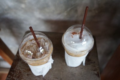 คาปูชิโนเย็น และ เอสเพรสโซ่เย็น