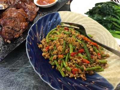 ออกเผ็ดๆ คล้ายๆผัดกระเพรา