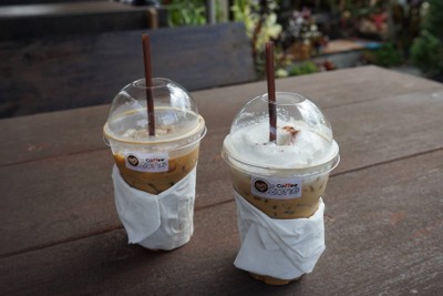 คาปูชิโนเย็น และ เอสเพรสโซ่เย็น