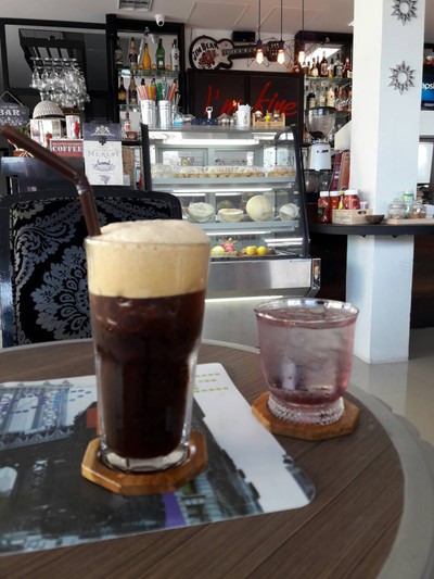 อาหาร หรือ เครื่องดื่ม