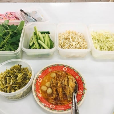 กะทิผสมน้ำยาป่านิดหน่อย