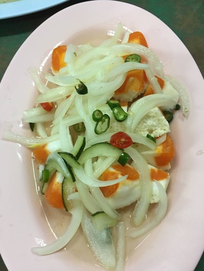 ยำไข่เค็ม [ไข่เค็มต้ม]