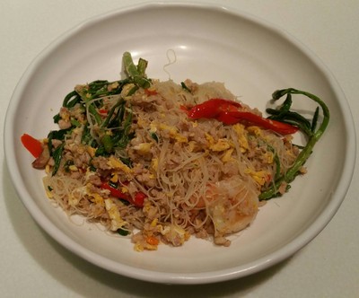 เส้นหมี่ผัดกระเฉด