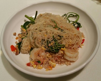 เส้นหมี่ผัดกระเฉด