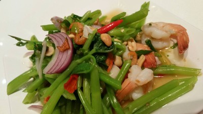 ยำผักบุ้งกุ้งสด