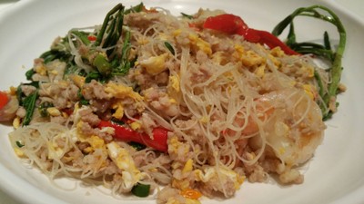 เส้นหมี่ผัดกระเฉด