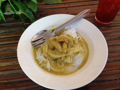 ขนมจีนน้ำยากะทิปู