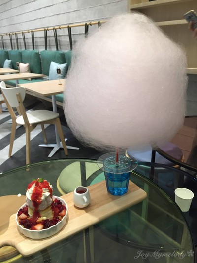 Strawberry Cheesecake Cotton Candy Tree