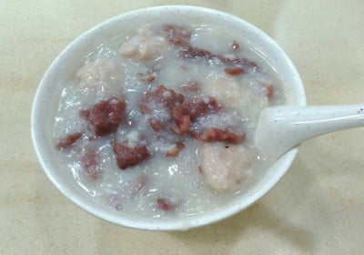 โจ๊กเนื้อวัวและลูกชิ้น