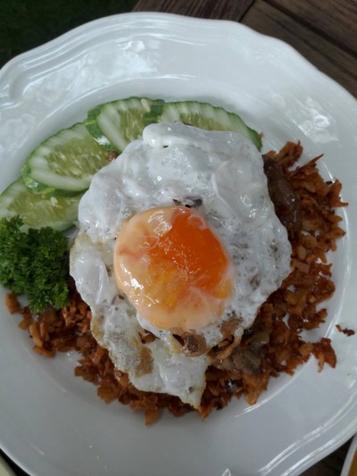 ข้าวสันในหมูกระเทียมไข่เป็ดดาว