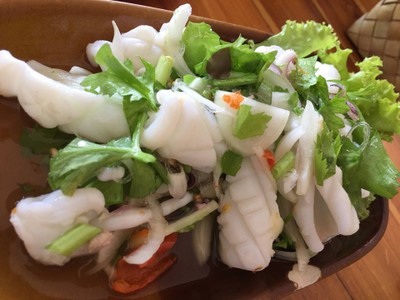 ยำปลาหมึกสด