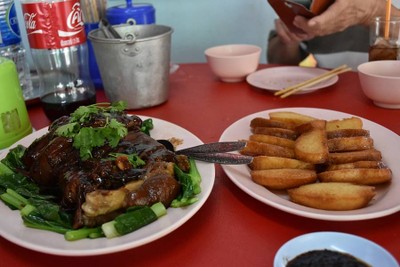 ขาหมู มั่นโถทอด