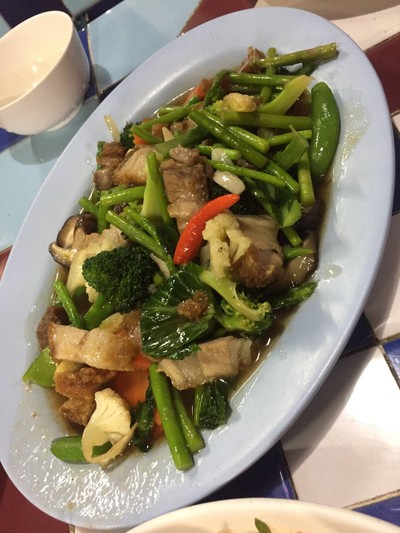 ผักรวมหมูกรอบ