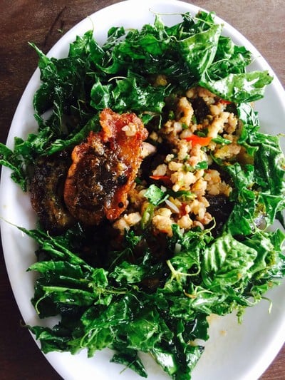 กระเพราไข่เหยี่ยวม้า