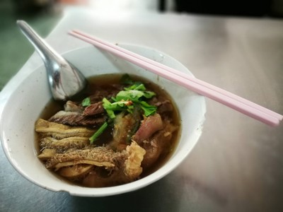 ก๋วยเตี๋ยวเนื้อเจ๊ผอม (Kuaitiao Nuea Je Phom) ก๋วยเตี๋ยวเนื้อเจ๊ผอม (Kuaitiao Nuea Je Phom)