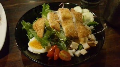 สลัดปลาทอด