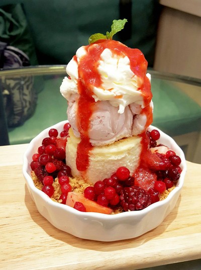 ชีสเค้ก ไอศครีมสตรอเบอรี่ ครัมเบิ้ล และมิกซเบอรี่