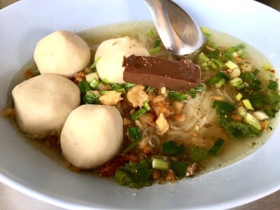 เส้นเล็กน้ำลูกชิ้นปลา