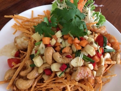 ยำครัวมะพร้าวอ่อน 120฿