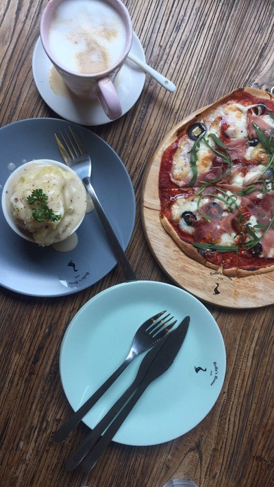 Parma Hame Cheese Pizza With Rocket