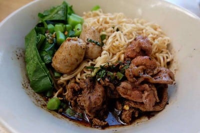 มีเส้น ก๋วยเตี๋ยวเรือ รสเจ็บ ใจเสาะ หลังมหาวิทยาลัยขอนแก่น