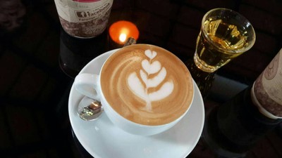 ลาเต้ร้อน +ชาร้อน