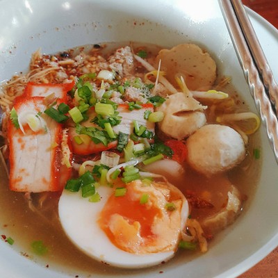 ก๋วยเตี๋ยวไข่ต้มยำ