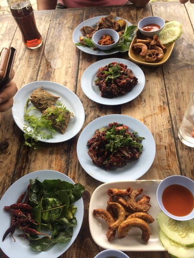 อาหาร หรือ เครื่องดื่ม