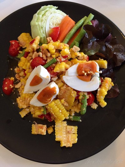 ส้มตำข้าวโพดไข่เค็ม